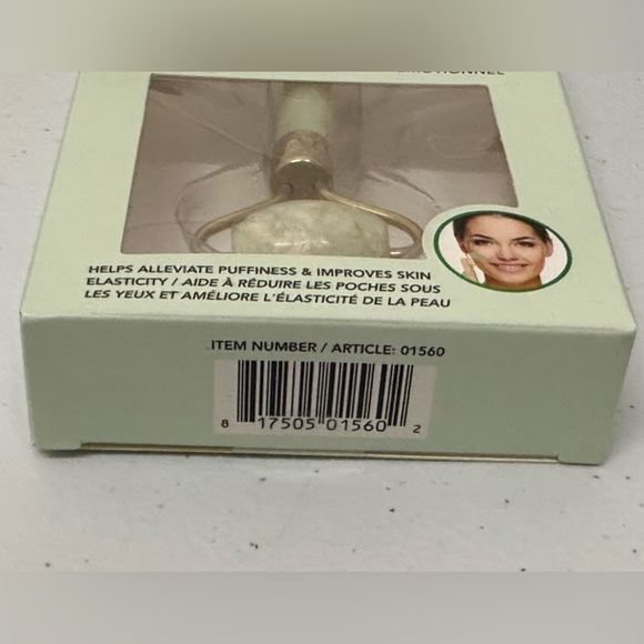 WE WELL GREEN JADE FACE & UNDER EYE ROLLER (BRAND NEW IN SEALED BOX, NEVER USED) - Picture 4 of 4